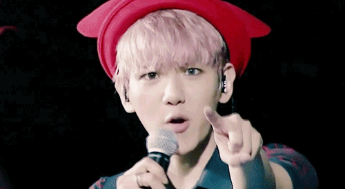 边伯贤唱歌帅气型男范gif动图_动态图_表情包下载_soogif