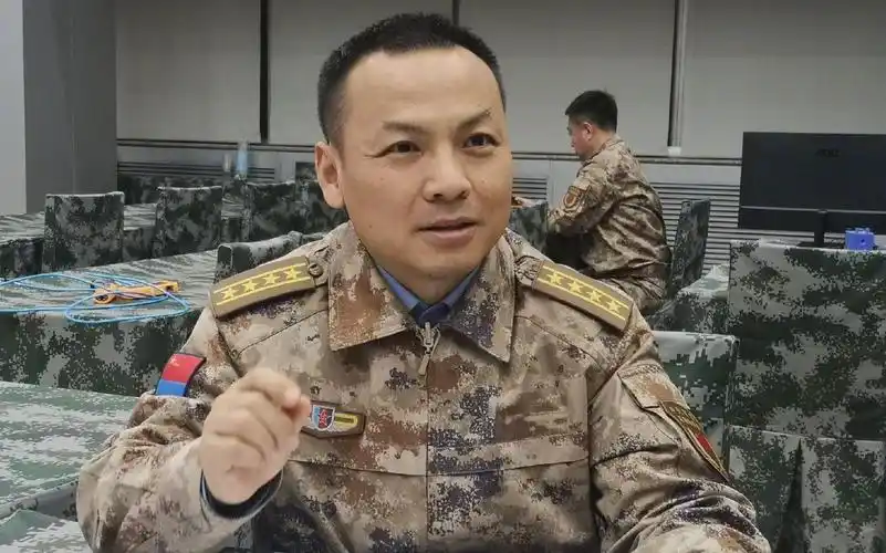 解放军新式迷彩作业服亮相