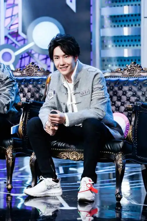 《天天向上》王一博霸气回应犀利点评 机智化解尴尬