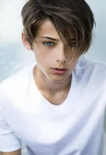 如果你喜欢外国的美少年,那你一定要看一下接下来的介绍,这位少年模特