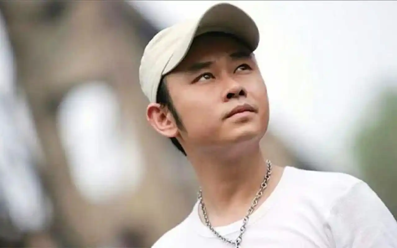 刀郎新歌《罗刹海市》杀疯了,歌词犀利句句在骂人,越听越上瘾!