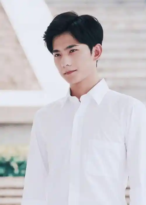 原创"男友"的手:躲过了李现,躲过了杨洋,却被他的"投降手"圈粉_邓伦