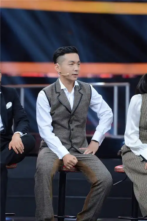 《王牌》邢佳栋上演"非凡任务" 搭档黄轩玩综艺