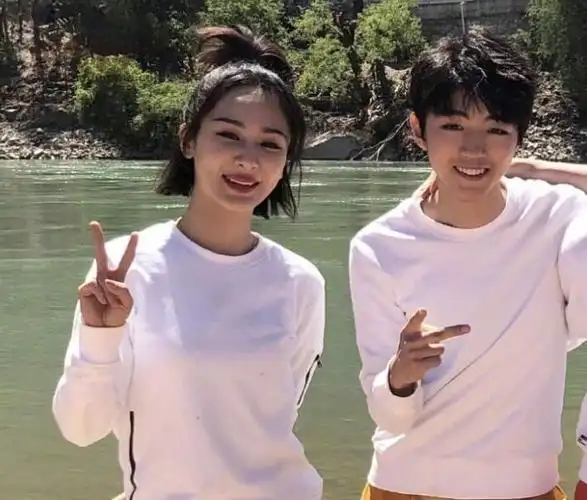 王俊凯杨紫关系如何曾经打闹的两人现为避嫌换座