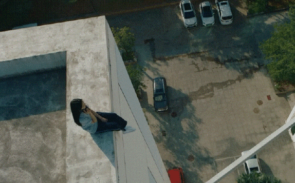 可不要忘了,她只是个高中生,就能如此清醒地判断局势,趋利避害,从骨子