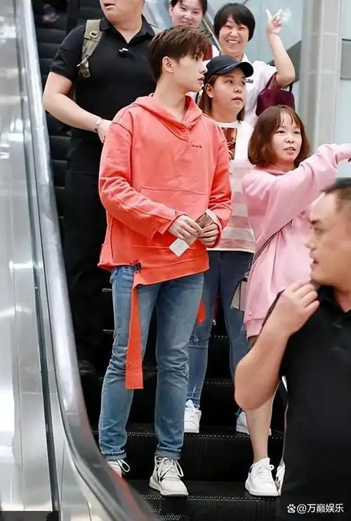 以为是精致男星,实则身材五五分,腿又短又粗,感觉自己被骗了