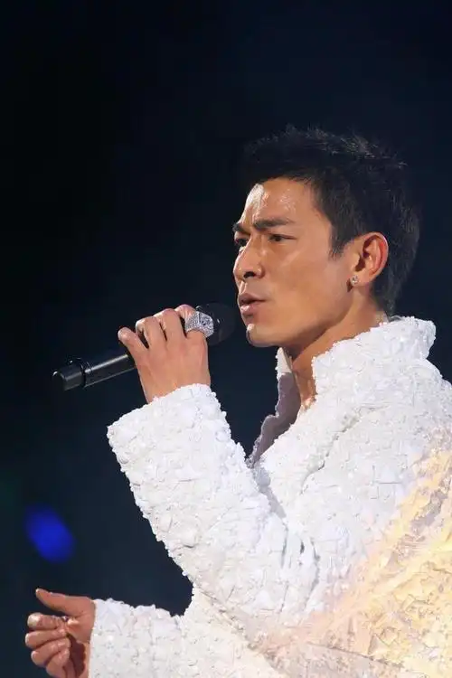 20岁出道,从艺40年只唱红了5首歌,刘德华:我不配当评委