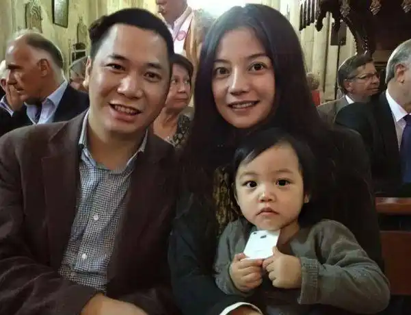 赵薇女儿因人美心善被粉丝禁止整容美貌不逊色于当红小花