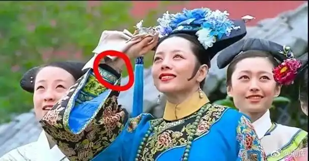 导演你是会拍的!这些「让人脸红」的穿帮镜头,个个都是经典之作