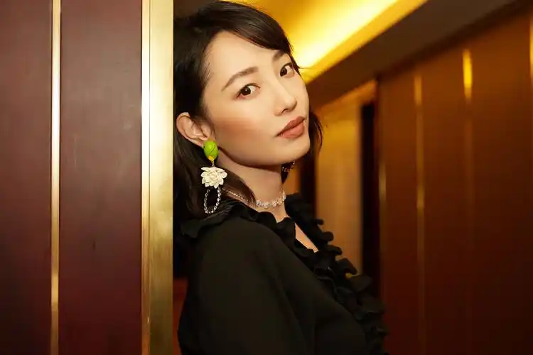 一指禅白百何什么意思 为啥叫白百合一指禅-世界十大百科