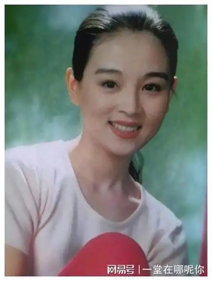 赵明明:步嫂子宋丹丹后尘,被英家人所抛弃,为了退圈的