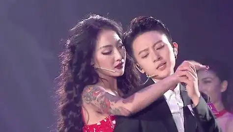 王金金张晓钰红裙西装热舞霸屏改编版卡门实力致敬尚雯婕