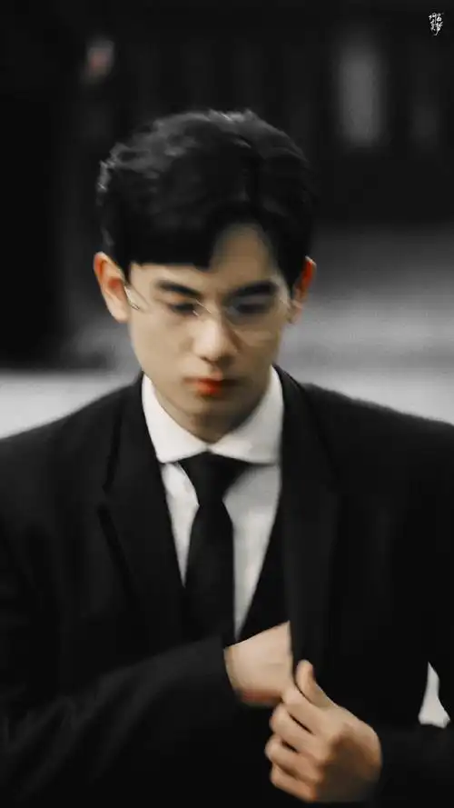 胡先煦 x 林臻东    76 截修  西装冷脸    胡先煦超话9415#胡