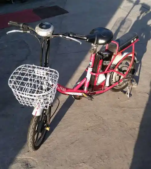 出售一辆二手简易款电动车