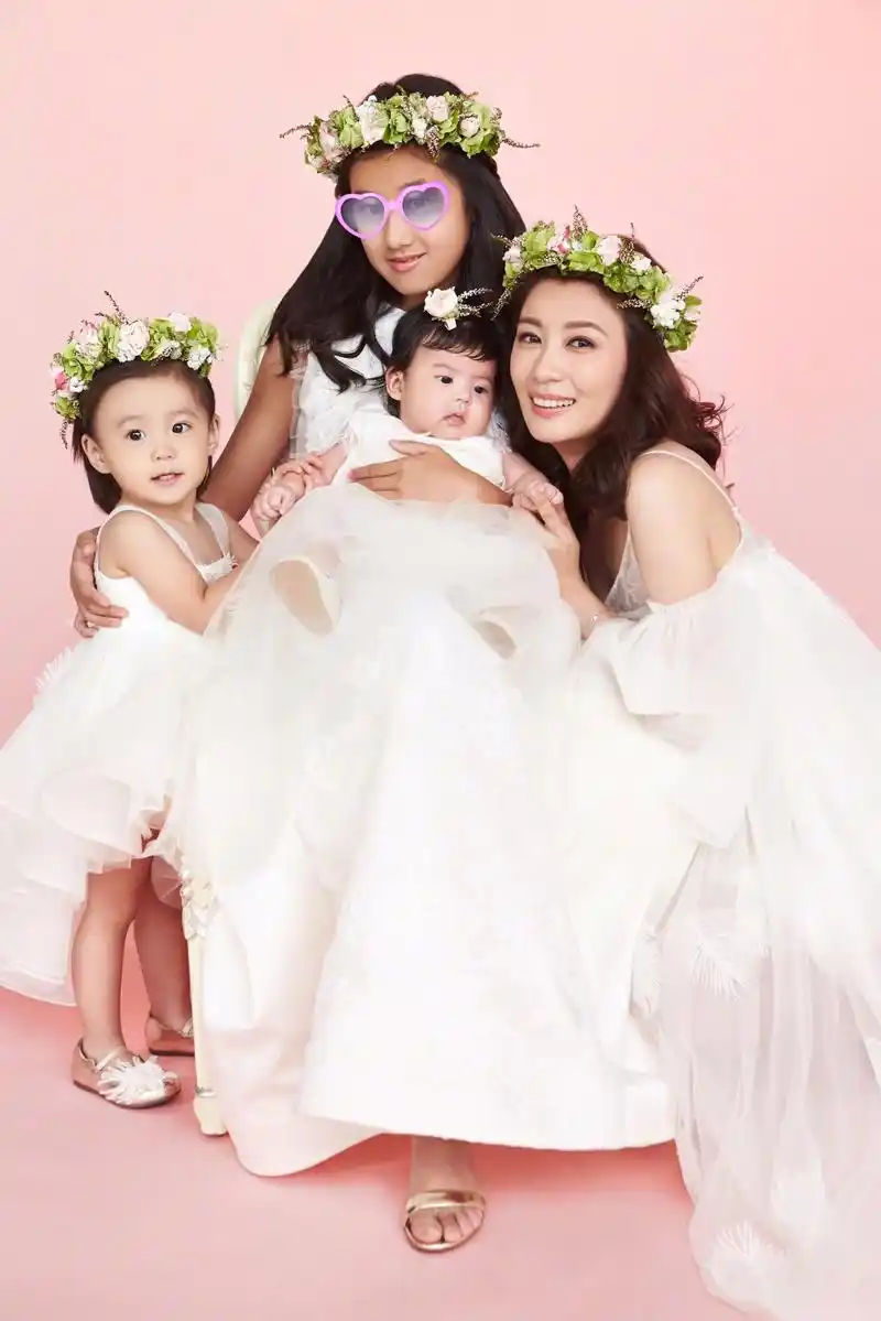 是緣分可以當家人～ 之前說過最幸福的莫過於被女子們包圍的修先生 但