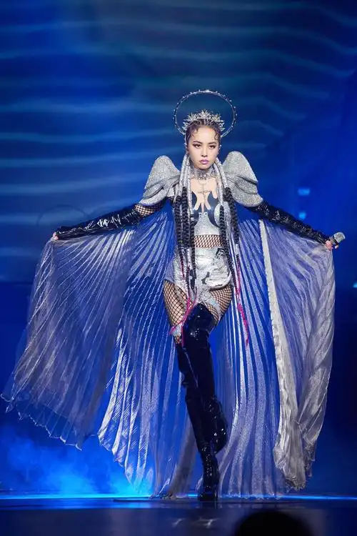 蔡依林披八公斤战袍 再上ugly beauty演唱会舞台新歌现场首唱