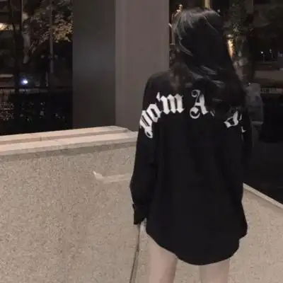 长发飘飘背影女生头像