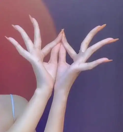 玩手势舞圈粉489w的蜜加正脸照曝光后网友可以叫你白骨精