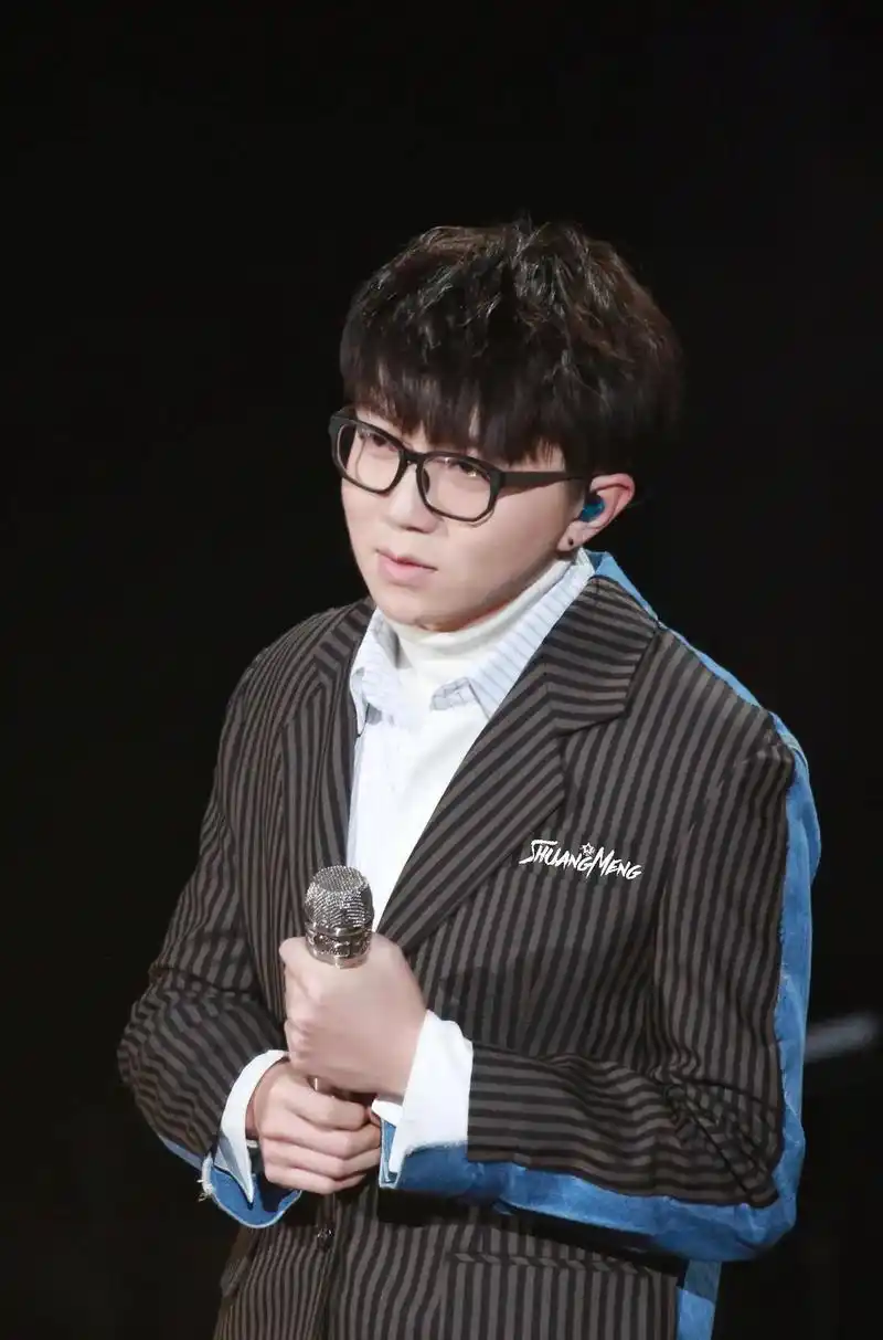 208别太离谱!毛不易吐槽好友为了上班不陪他庆生:能挣几个钱?