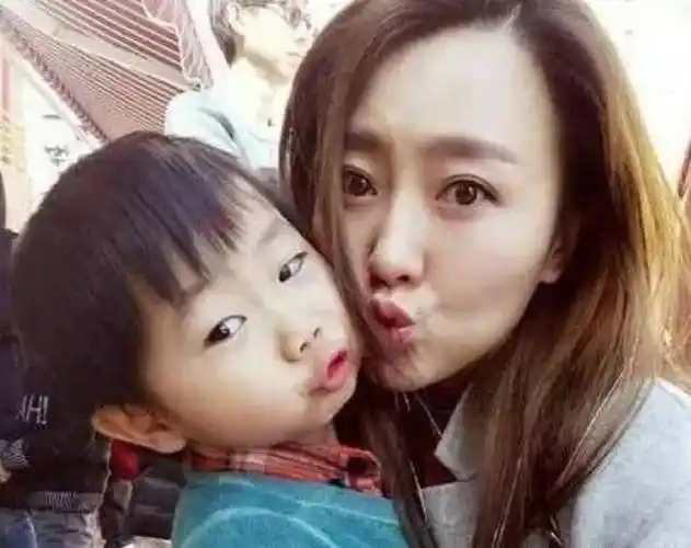 原以为潘长江妻子的基因改善了一整个家族,但是潘阳嫁人生子之后,才