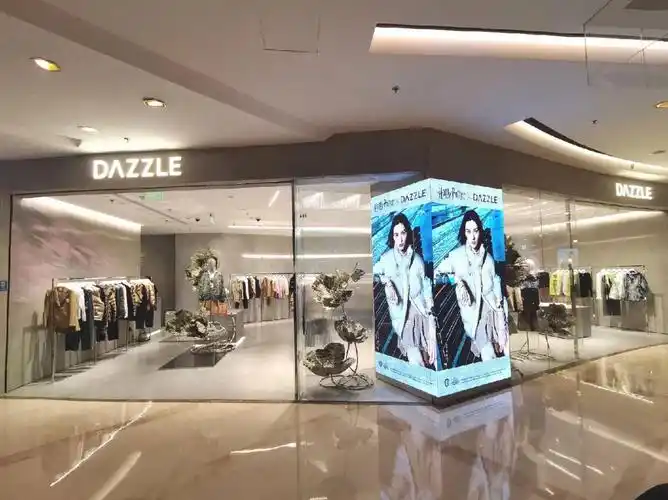 地素时尚作为中国高端女装品牌在国内的知名度和影响力是非常大的,在