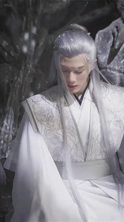 《长相思》各方面质感都很好,同样是白发,有的古装剧显得廉价,但