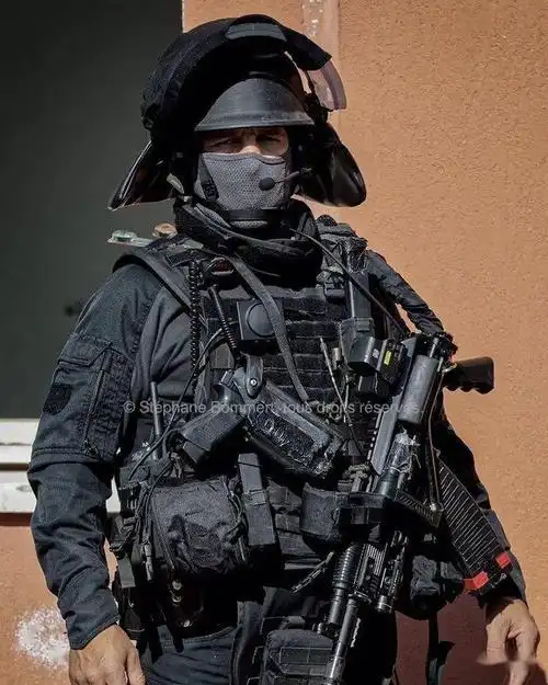 法国raid图集黑衣黑甲黑盔黑盾绝对够酷