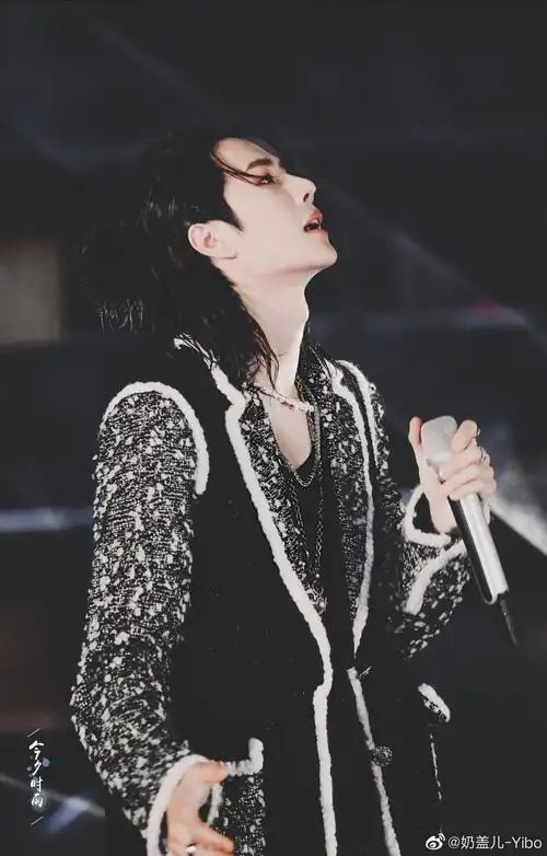 《舞台王者,百变酷盖——王一博》