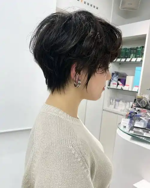 短发纹理烫:时尚女性的魅力之选