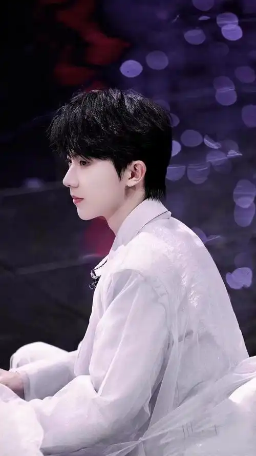 马嘉祺白发挑染