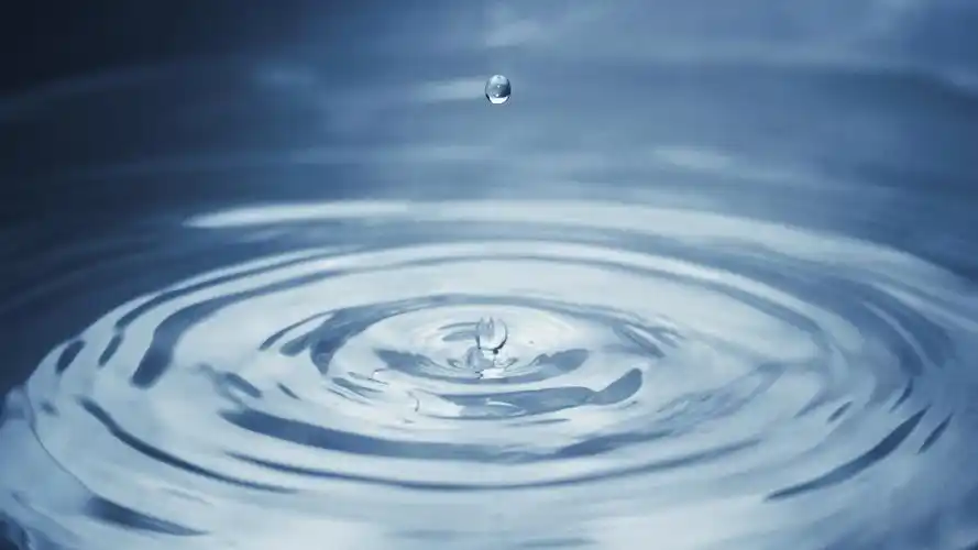 水滴入水中起的涟漪图片11