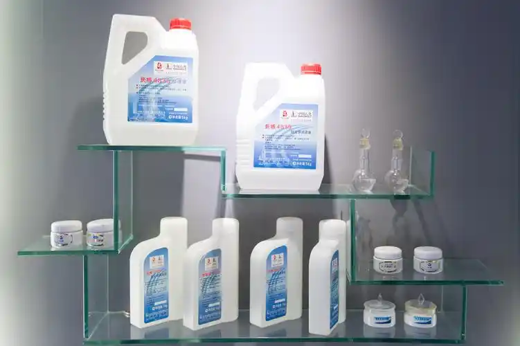 几种长城润滑油航天专用润滑油样品.