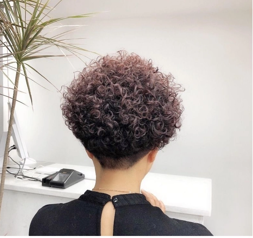 满头烫小卷,真洋气,适合各个年龄段_头发