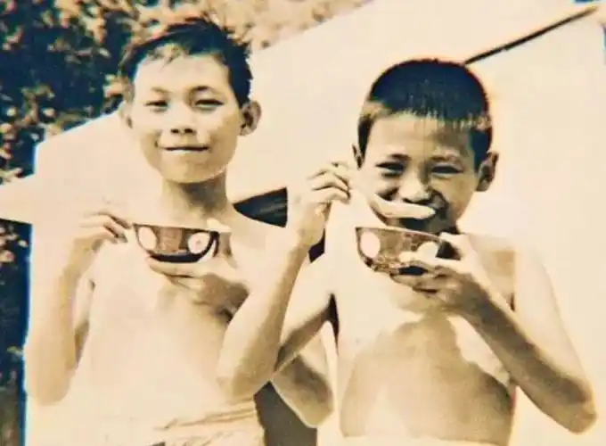 消失两年后,再看68岁周润发的处境,完全是咎由自取!