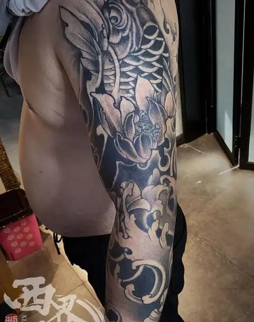 传统花臂水浪纹身图片_手臂新传统老传统纹身图案