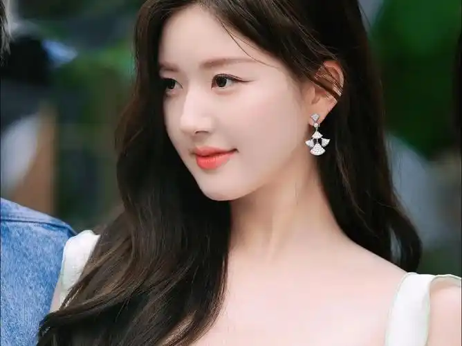 甜美少女赵露思,清纯可人魅力无限