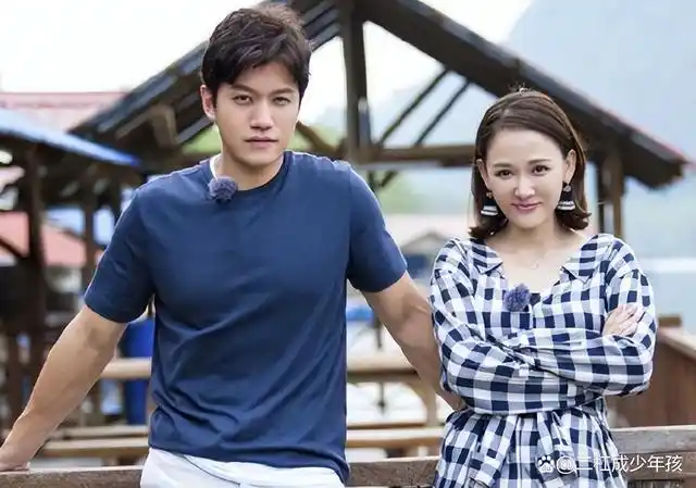 陈乔恩大口喝酒否认怀孕,44岁不急生娃,与富二代丈夫全球旅游