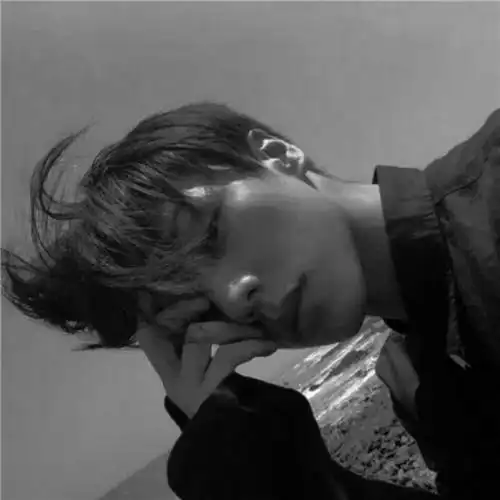 男人黑白头像男人味