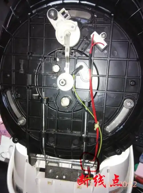 苏泊尔电饭煲e0故障解决方法是更换上盖热敏电阻