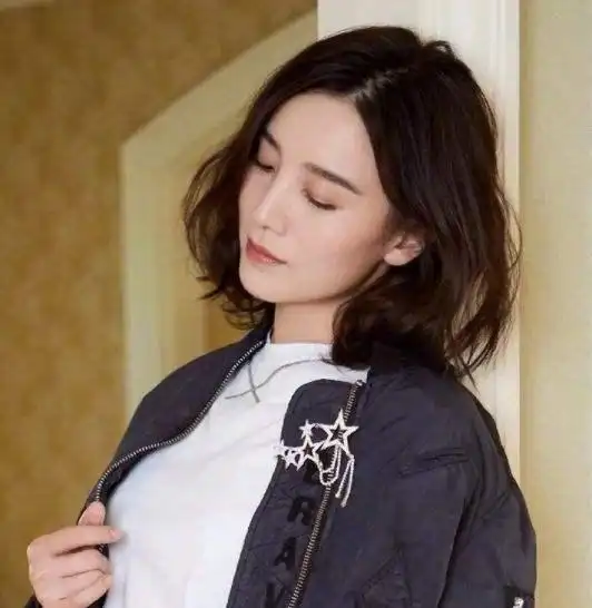 45岁的女人,换这3种短烫发,减龄显气质!