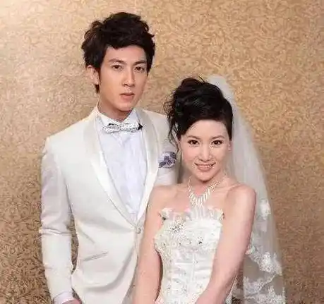 偶像婚况公开大不同:吴尊不敢说是有苦衷,任嘉伦霸气为自己清障_林丽