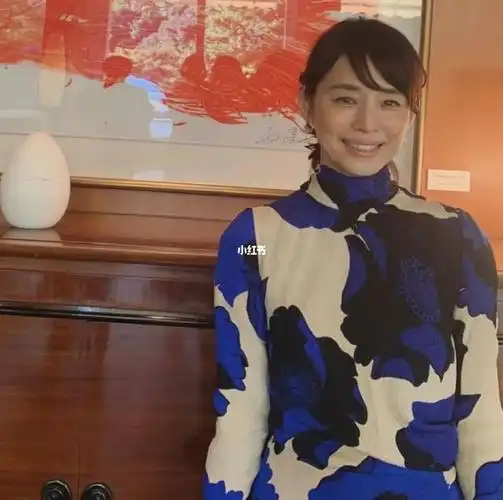 石田百合子99ins99穿搭