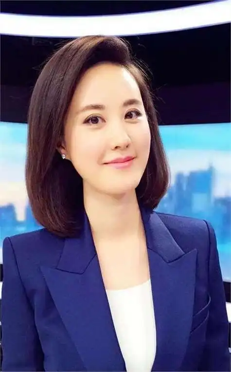 曾担任新闻类节目主持后,她逐渐接触到了财经频道,并主持过《第一时间