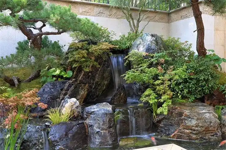 体表面互相景石, 设计师将它加工改造做成各种各样的石钵用于水溪驳岸