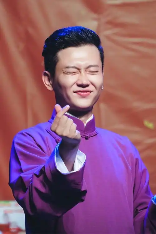 孟鹤堂是不是有些红气养人的意思