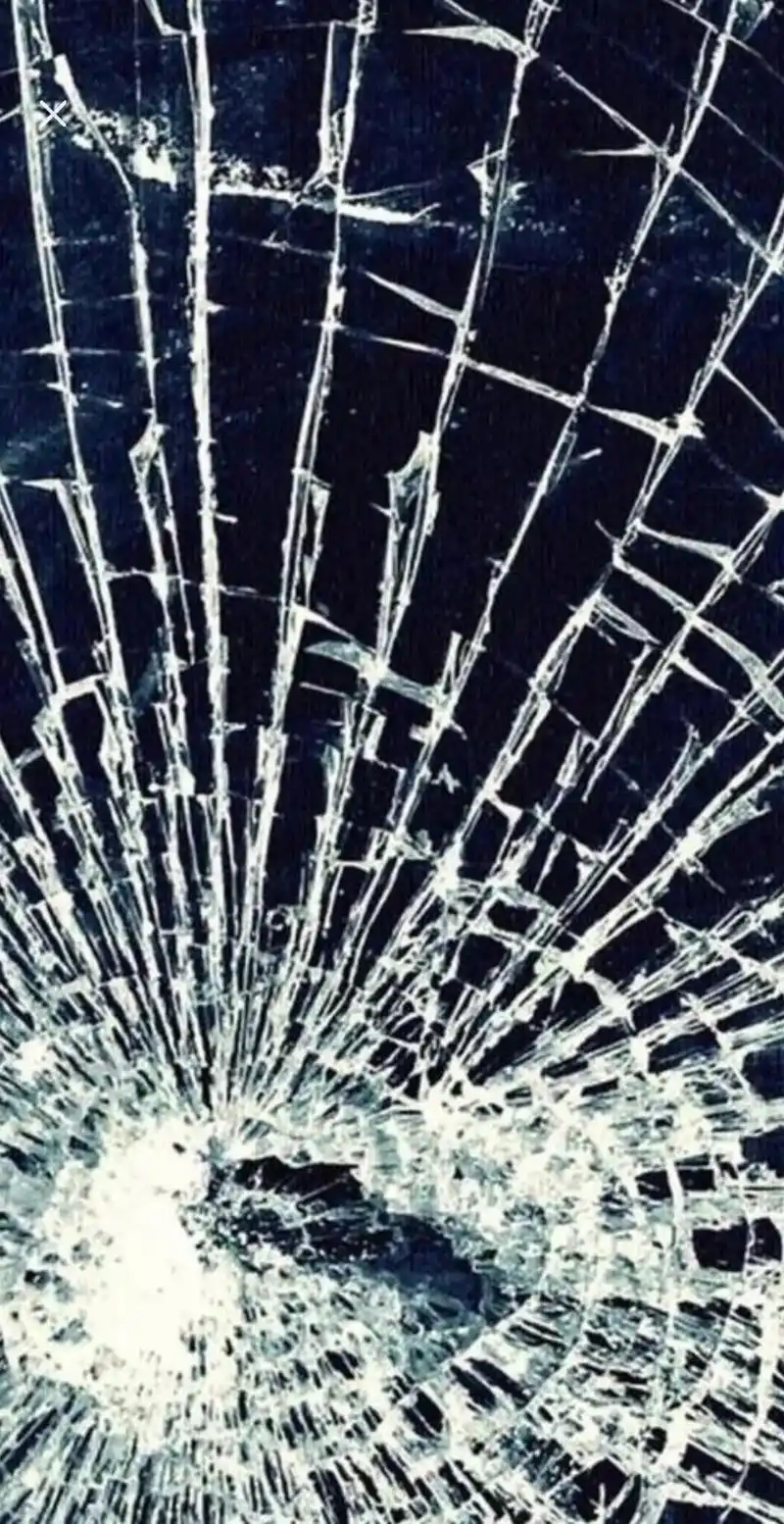 精选碎屏壁纸,让你屏幕不坏也能体验碎屏的效果! - 抖音