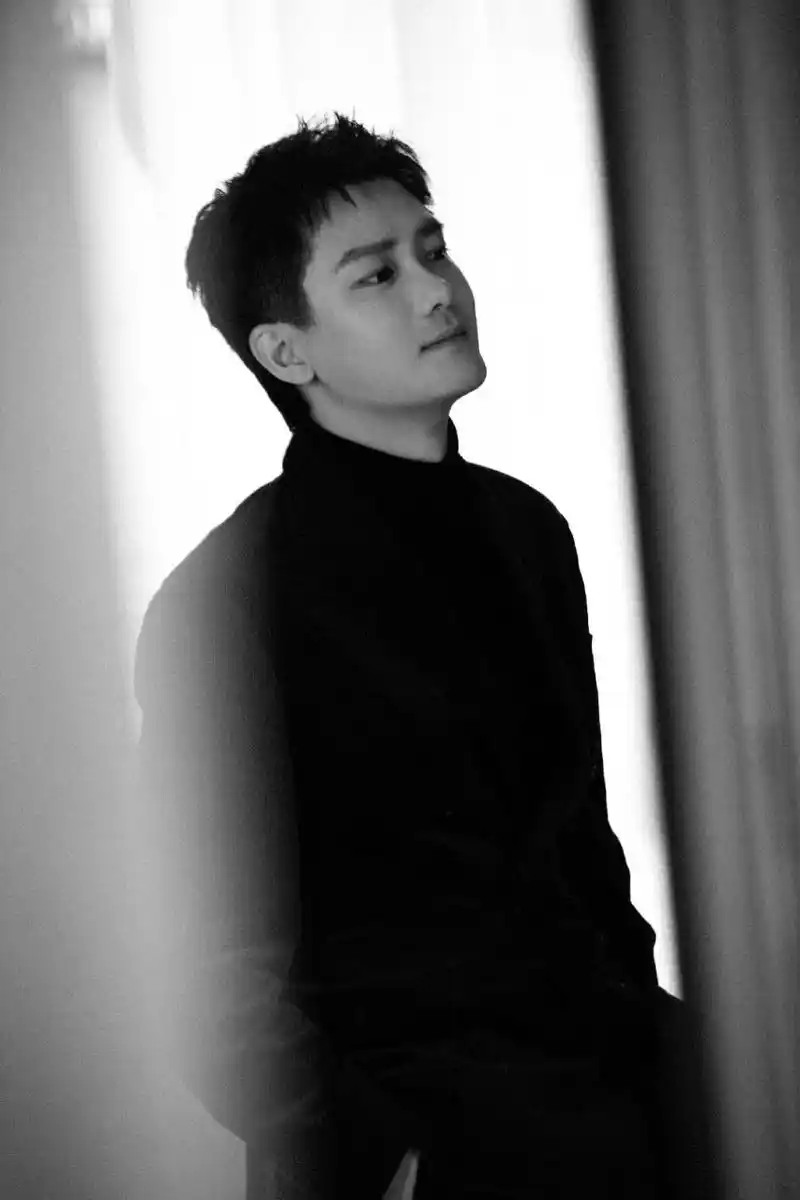 熊梓淇超话 黑白静谧,极简成章.