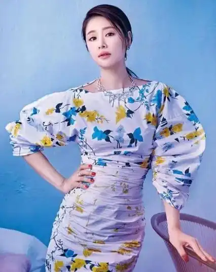 回顾:林心如老到认不出!穿宽松t恤显苍老,素颜出镜似农村大妈?