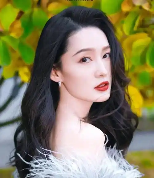 李沁的绝美性感照_大火_气质_明星