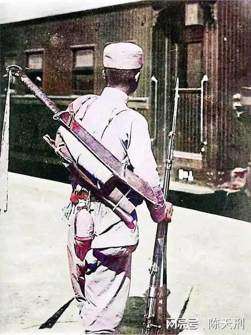 同时装备步枪,刺刀,大刀的西北军战士而在实战中,西北军手枪旅的战术